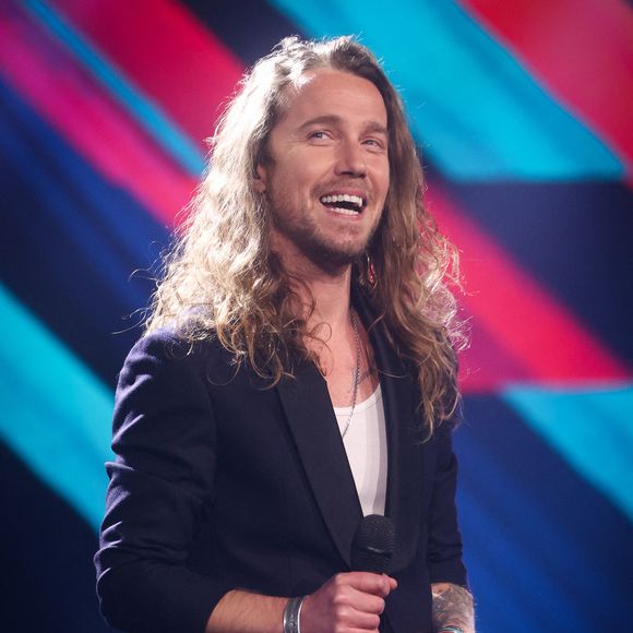 Le chanteur Julien Dore se produit lors de la finale de l'émission de télévision 'The Voice Belgique', par la chaîne de télévision belge francophone RTBF, mardi 13 avril 2021 à Liège Mediacite, Belgique. Photo Abaca