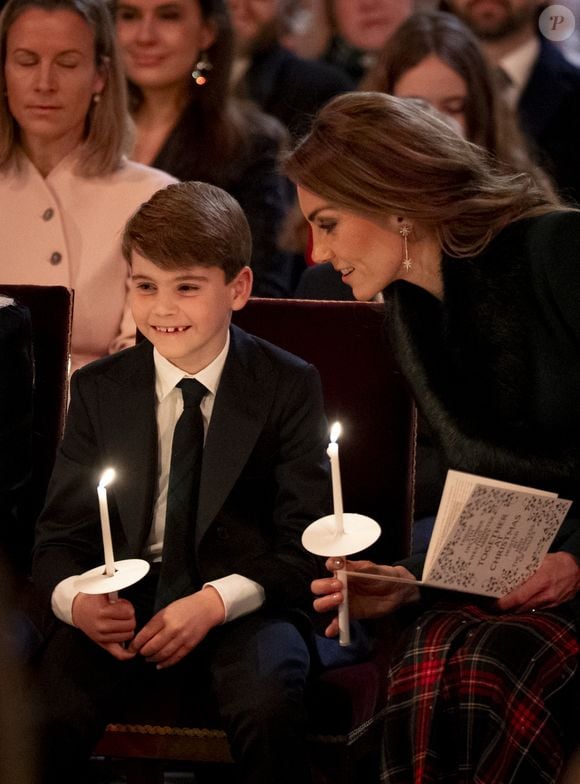 Le prince Louis et la princesse de Galles (Catherine (Kate) Middleton, princesse de Galles) pendant la cérémonie de chants Together At Christmas à l'abbaye de Westminster à Londres. Date de la photo : Vendredi 5 décembre 2025.

PA Photo/ Bestimage