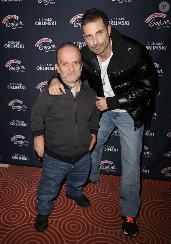 André Bouchet dit Passe Partout (Fort Boyard) et Richard Orlinski - Inauguration de la statue de cire de "Richard Orlinski" au musée Grévin à Paris le 12 mars 2026. © Coadic Guirec/Bestimage