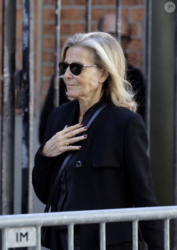 Mais d'autres personnalités comme Claire Chazal étaient également présentes

Claire Chazal - Arrivées aux obsèques de Nadia Farès en l'église Saint-Jean-de-Montmartre à Paris, le 24 avril 2026. N.Farès est décédée le 17 avril 2026 quelques jours après un "incident cardiaque" survenu le 12 avril 2026 dans la piscine du complexe sportif, Blanche (9ème).