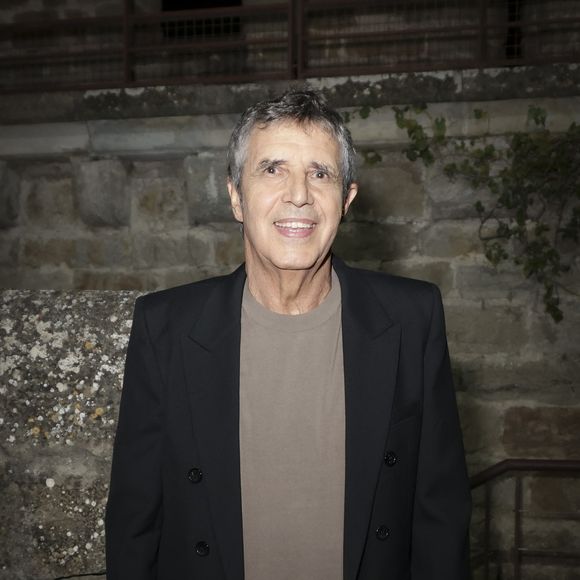 Julien Clerc en backstage de l'enregistrement de l'émission La Grande Fête de Carcassonne, diffusée le samedi 6 septembre à 21.10 sur France 2, dans la Cité Médiévale de Carcassonne, France, le 24 juin 2025. © Jack Tribeca/Bestimage