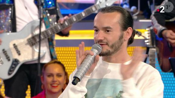 Benoît de "N'oubliez pas les paroles" présente sa soeur, dans l'émission du 8 janvier 2025