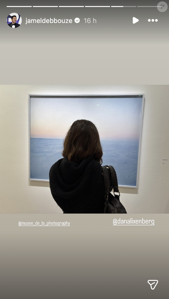 La thématique a visiblement captivé la jeune fille comme le montre des photos prises par son père et postées en story Instagram. 

Jamel Debbouze avec sa fille à une exposition parisienne