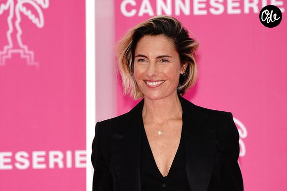 La mère de famille reconnaît être parfois “trop à l’écoute” de ses enfants.

Alessandra Sublet - Arrivées au photocall de la cérémonie de clôture sur le pink carpet de la 5ème édition du Festival International Canneseries à Cannes le 6 avril 2022.

© Norbert Scanella / Panoramic / Bestimage