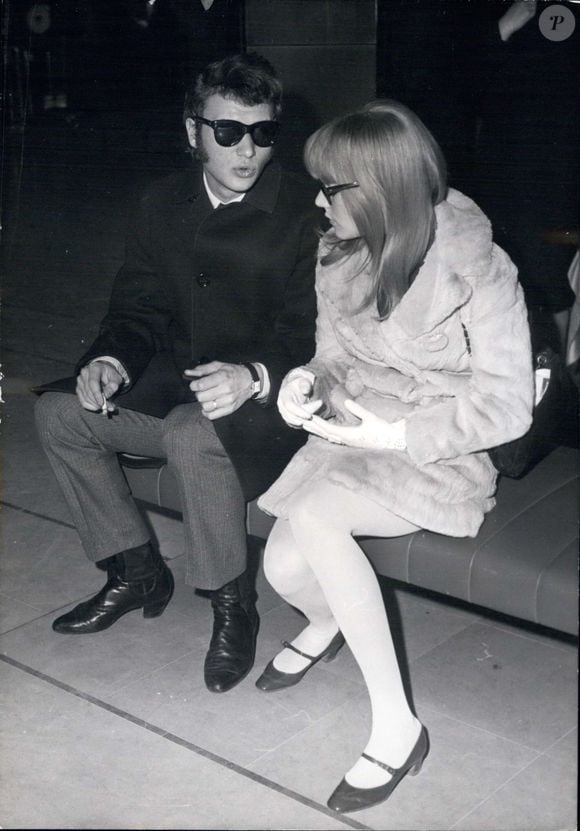 Archives - Johnny Hallyday et Sylvie Vartan prennent un vol pour Téhéran. Le 3 janvier 1966 © Keystone Press Agency / Zuma Press / Bestimage