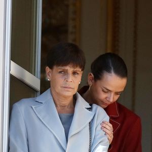 Sa mère, Stéphanie de Monaco, est très fière de sa réussite.

Pauline Ducruet et la princesse Stéphanie de Monaco - La famille princière de Monaco apparaît au balcon du palais lors de la fête nationale de Monaco. © Bebert-Jacovides/Bestimage