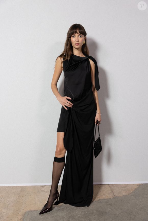 Ari Lou Fournier au photocall du défilé Vaillant Collection Femme Prêt-à-Porter Automne/Hiver 2026-2027 lors de la Fashion Week de Paris (PFW) au palais de Tokyo, à Paris, France, le 6 mars 2026. © Julien Sarkissian/Bestimage