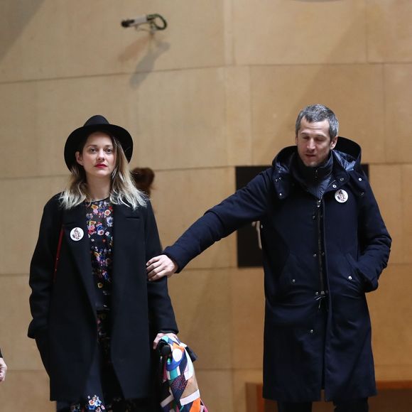 Marion Cotillard et son ex-compagnon Guillaume Canet viennent rendre hommage à Agnès Varda à la Cinémathèque française avant ses obsèques au cimetière du Montparnasse à Paris le 2 avril 2019.