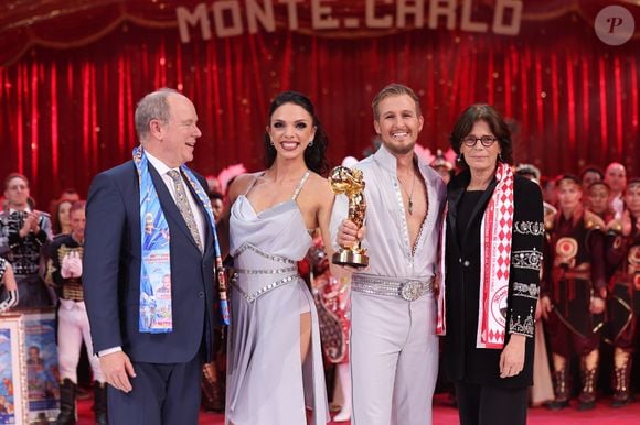 Clown D'or remis par le prince Albert II et la princesse Stephanie aux éléphantes de Elvis et Cvetomira Errani - Le prince Albert II de Monaco et la princesse Stéphanie lors de la remise de prix de la 46ème édition du festival international du cirque de Monte-Carlo le 23 janvier 2024.

© Claudia Albuquerque / Bestimage