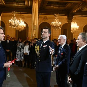 Ce moment fort restera comme un hommage appuyé à une figure incontournable du paysage audiovisuel français.

Exclusif - M.Drucker reçoit la médaille de Commandeur de la Légion d’honneur par le président de la République Française Emmanuel Macron au palais de l'Elysée à Paris, le 13 février 2025.
© Guillaume Gaffiot / Bestimage