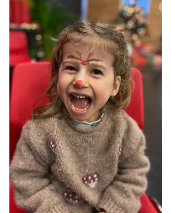 Roxane Augoyard a néanmoins rappelé avec émotion que son enfant souffrait d'une espérance de vie réduite face à cette lourde maladie.

Liv, la fille de Michel et Roxane Augoyard (Familles nombreuses), ne peut pas marcher ni parler.