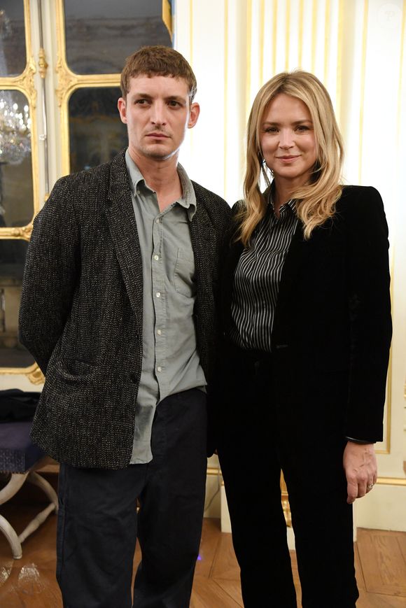 Virginie Efira et son compagnon Niels Schneider - Virginie Efira reçoit le French Cinema Award lors d’une cérémonie au ministère de La Culture à Paris le 12 janvier 2023. © Giancarlo Gorassini / Bestimage