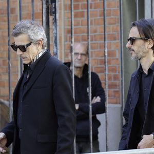 Guest - Arrivées aux obsèques de N.Farès en l'église Saint-Jean-de-Montmartre à Paris, le 24 avril 2026. N.Farès est décédée le 17 avril 2026 à l'âge de 57 ans, quelques jours après un "incident cardiaque" survenu le 12 avril 2026 dans la piscine du complexe sportif, Blanche (9ème).
© Jacovides / Borde / Bestimage