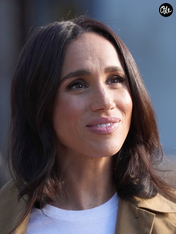 C’est plus précisément sur le compte Instagram de Meghan Markle, ce dimanche 13 septembre 2026, que la jeune maman a décidé de poster une sélection de plusieurs vidéos, sur lesquelles elle a ajouté le drapeau de l’Angleterre, suivi d’un émoji cœur. 

La duchesse de Sussex (Meghan Markle) participe à la « Scar Tree Walk » à Melbourne, dans l'État de Victoria, lors du troisième jour de la visite royale en Australie. Ce parcours relie les cultures et les histoires traditionnelles et contemporaines des peuples aborigènes de la Nation Kulin. Date de la photo : jeudi 16 avril 2026. © PA Photo / Bestimage