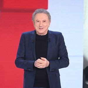 Michel Drucker rempile pour un nouveau numéro de "Vivement dimanche".

Exclusif - Michel Drucker - Enregistrement de l'émission Vivement dimanche au studio rive gauche presentée par M. Drucker. © Guillaume Gaffiot/Bestimage