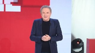 Ce chanteur star des années 1970 et sa fille, elle aussi connue dans le milieu, réunis sur le canapé rouge de Vivement dimanche