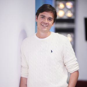 Exclusif - Alain-Fabien Delon en backstage de de l'émission "C à Vous" à Paris, France, le 18 octobre 2024. © Cyril Moreau/Bestimage