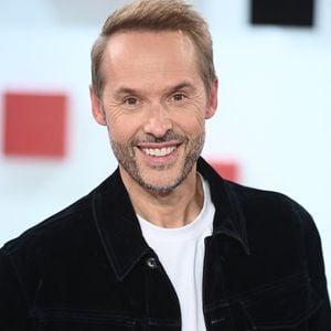 Exclusif - Damien Thevenot lors de l'enregistrement de l'émission Vivement Dimanche, au studio Rive gauche, à Paris, France, le 22 octobre 2025, présentée par M.Drucker, diffusée sur France 3 le 16 novembre 2025. © Guillaume Gaffiot/Bestimage