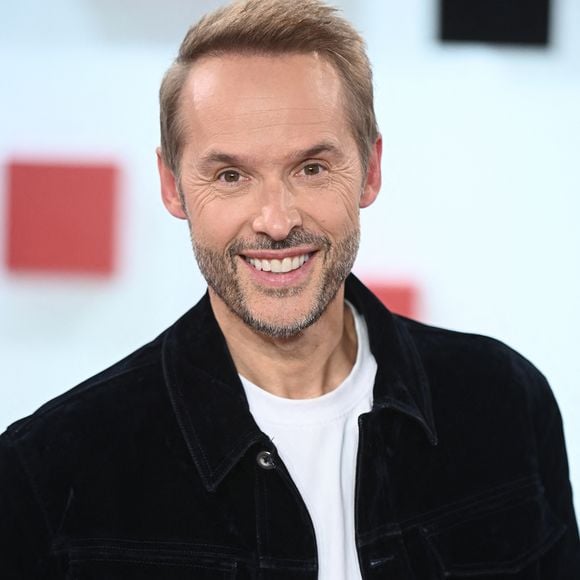 Exclusif - Damien Thevenot lors de l'enregistrement de l'émission Vivement Dimanche, au studio Rive gauche, à Paris, France, le 22 octobre 2025, présentée par M.Drucker, diffusée sur France 3 le 16 novembre 2025. © Guillaume Gaffiot/Bestimage