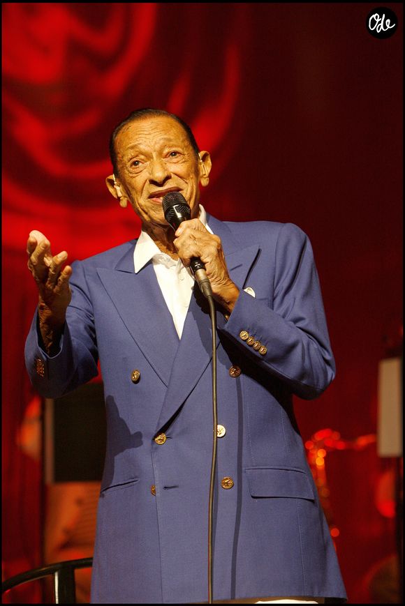"Henri Salvador tire sa révérence" et fait ses adieux à la scène lors d'un concert au palais des congrès à Paris le 21 décembre 2007 RINDOFF-GUIREC / BESTIMAGE