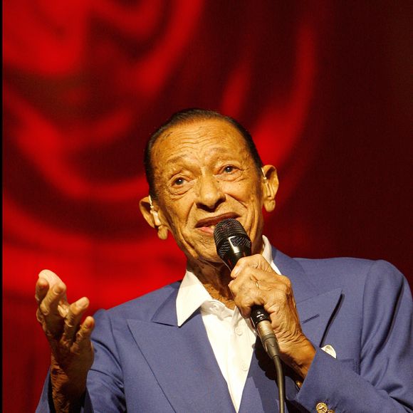 "Henri Salvador tire sa révérence" et fait ses adieux à la scène lors d'un concert au palais des congrès à Paris le 21 décembre 2007 RINDOFF-GUIREC / BESTIMAGE