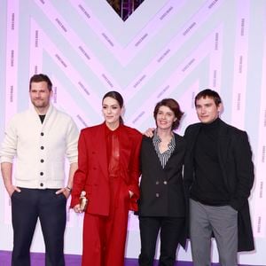 Elle incarne le rôle de Giulia, une maman devenue veuve après l'accident de voiture de son mari, interprété par Alexis Michalik.

Alexis Michalik, Sofia Essaidi, Irène Jacob, Arcadi Radeff dans la série Intraçables lors du Festival Séries Mania à Lille le 23 mars 2025 
© Chrisotphe Aubert via Bestimage