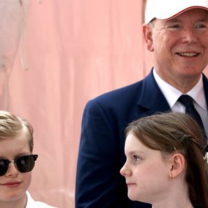 Le prince Albert II de Monaco, la princesse Charlène et le prince Jacques et la princesse Gabriella - Cérémonie d'ouverture de la 6ème édition des Rencontres des Sites Historiques Grimaldi de Monaco, et remise des Trophées aux Officiels le 14 juin 2025.
© Caudia Albuquerque / Bestimage