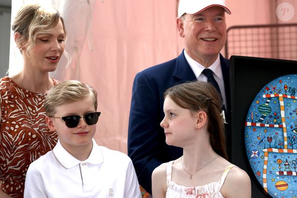 Le prince Albert II de Monaco, la princesse Charlène et le prince Jacques et la princesse Gabriella - Cérémonie d'ouverture de la 6ème édition des Rencontres des Sites Historiques Grimaldi de Monaco, et remise des Trophées aux Officiels le 14 juin 2025.
© Caudia Albuquerque / Bestimage