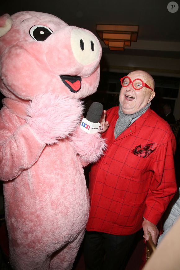 Jean Pierre Coffe, Christophe Beaugrand deguise en cochon - Soiree "La charcuterie fait son show" au Chalet du Lac a Paris le 10 juin 2013 (PIX4U / BESTIMAGE).
