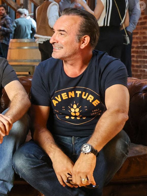 Exclusif - Jean Dujardin et ses trois partenaires, Antoine Gravouil, Olivier Carsoule et Éric Lafon, fondateurs de la distillerie Bordeaux Distilling Co, basée dans le quartier de Bacalan, lancent leur premier whisky, au nom évocateur : Aventure, à Bordeaux, France, le 1er octobre 2025. © Fabien Cottereau/Bestimage