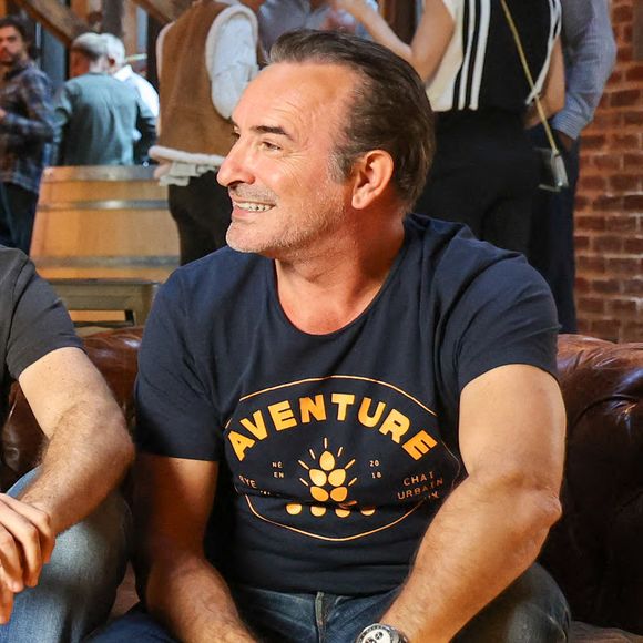 Exclusif - Jean Dujardin et ses trois partenaires, Antoine Gravouil, Olivier Carsoule et Éric Lafon, fondateurs de la distillerie Bordeaux Distilling Co, basée dans le quartier de Bacalan, lancent leur premier whisky, au nom évocateur : Aventure, à Bordeaux, France, le 1er octobre 2025.  © Fabien Cottereau/Bestimage