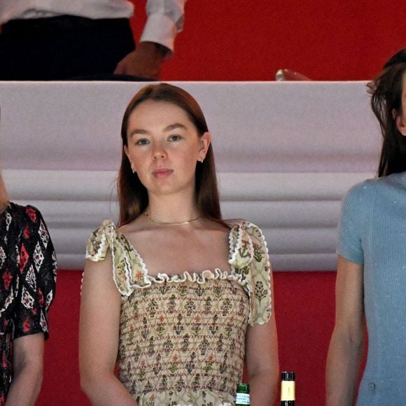 La princesse Caroline de Hanovre, sa fille Charlotte Casiraghi, son fils, né de son union avec Gad Elmaleh, Raphael, la princesse Alexandra de Hanovre, son fiancé Ben-Sylvester Strautmann, Melanie de Massy et Diane Fissore, la présidente du jumping et de la Fédération monégasque d’équitation, ont assisté à la 2eme journée du Jumping International de Monte-Carlo, le 4 juillet 2024.© Bruno Bebert/Bestimage