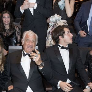 Stella Belmondo et son père Jean-Paul Belmondo (Smoking Dior, chaussures Carvil) , Giacomo Belmondo et Luana Belmondo - 42ème cérémonie des César à la salle Pleyel à Paris le 24 février 2017. © Olivier Borde / Dominique Jacovides / Bestimage