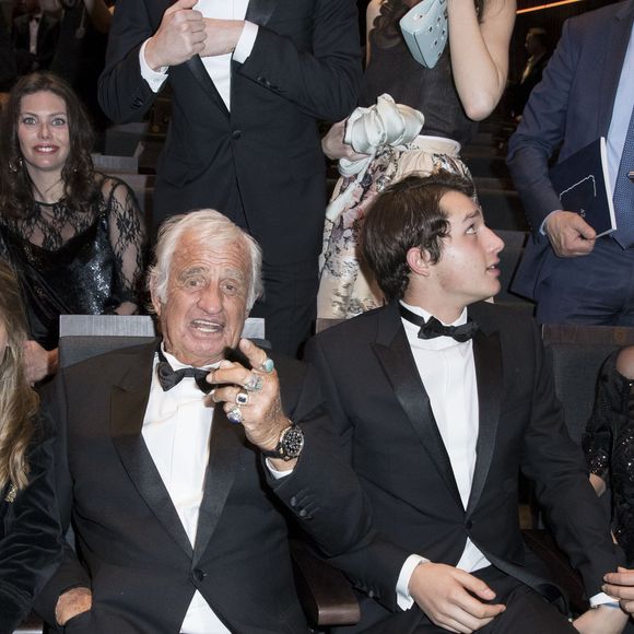 Stella Belmondo et son père Jean-Paul Belmondo (Smoking Dior, chaussures Carvil) , Giacomo Belmondo et Luana Belmondo - 42ème cérémonie des César à la salle Pleyel à Paris le 24 février 2017. © Olivier Borde / Dominique Jacovides / Bestimage