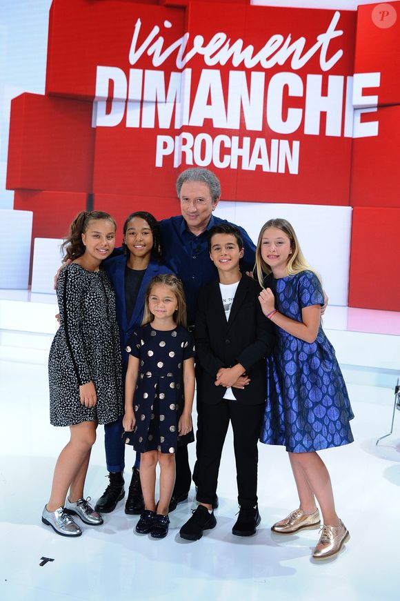 Exclusif - Le groupe Kids United Nouvelle Génération (Gloria, Dylan, Valentina, Nathan et Ilyana) avec Michel Drucker - Enregistrement de l'émission "Vivement Dimanche" à Paris le 27 aout 2018 et qui sera diffusée le 9 septembre 2018. © Guillaume Gaffiot/Bestimage