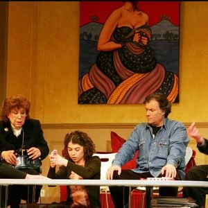 Marie Cuvelier, Bernard Dhéran, Zoé Nonn, Daniel Russo, Claire Maurier, Yvon Martin et Sophie Mounicot - Laurent Baffie et toute sa troupe fêtent la 100ème représentation, au Théâtre du Palais Royal, de leur pièce "Toc Toc"
© BERTRAND RINDOFF PETROFF / BESTIMAGE
