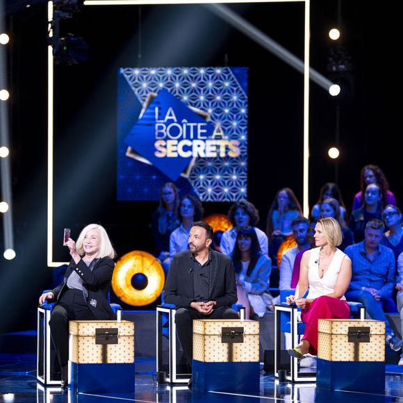 Exclusif - Exclusif - Kamel Ouali, Michele Torr et Lorie (Laure Pester) lors de l'enregistrement de l'émission "La Boîte à secrets", présentée par F.Bollaert et diffusée le 3 octobre 2025 sur France 3, dans les studios du Lendit à Saint-Denis, Seine Saint-Denis, France, le 9 septembre 2025. © Pierre Perusseau/Bestimage