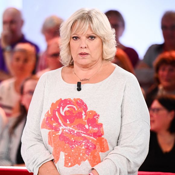 'Oui je ne suis pas bien dans ma peau mais vous m'aimez comme ça, donc je vais continuer à être pas bien dans ma peau.'"

Exclusif - Laurence Boccolini lors de l'enregistrement de l'émission Vivement dimanche présentée par M.Drucker aux studios Rive Gauche, à Paris, France, le 1er octobre 2025. Diffusion sur France 3 le 9 novembre 2025. © Guillaume Gaffiot/Bestimage