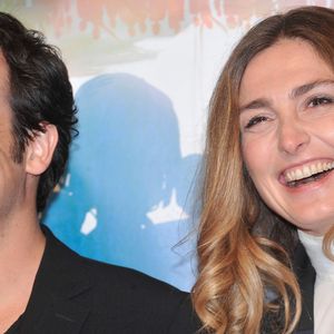 Alexandre Astier et Julie Gayet lors de la cérémonie d'ouverture du 15e Festival de la fiction télévisée de La Rochelle, en France, le 11 septembre 2013. ©Bestimage