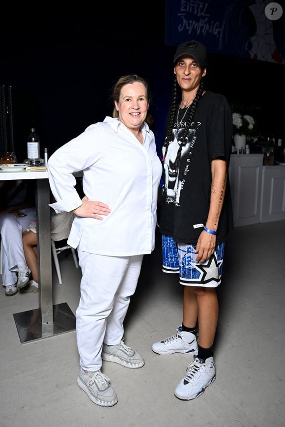 Hélène Darroze, Roxane Depardieu au dîner de gala à l'espace VIP au Longines Paris Eiffel Jumping au pied de la Tour Eiffel sur le Champ-de-Mars à Paris, France, le 21 juin 2025. © Perusseau-Veeren/Bestimage