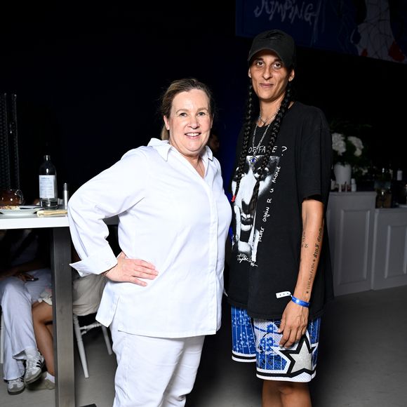 Hélène Darroze, Roxane Depardieu au dîner de gala à l'espace VIP au Longines Paris Eiffel Jumping au pied de la Tour Eiffel sur le Champ-de-Mars à Paris, France, le 21 juin 2025. © Perusseau-Veeren/Bestimage
