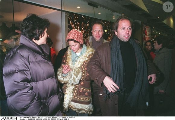 Fabrice Luchini, sa compagne et sa fille Emma lors de l’avant-première du film Le bonheur est dans le pré au cinéma Gaumont Marignan à Paris.
BERTRAND RINDOFF PETROFF / BESTIMAGE