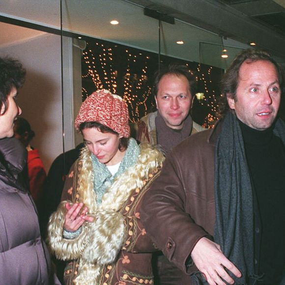 Fabrice Luchini, sa compagne et sa fille Emma lors de l’avant-première du film Le bonheur est dans le pré au cinéma Gaumont Marignan à Paris.
BERTRAND RINDOFF PETROFF / BESTIMAGE