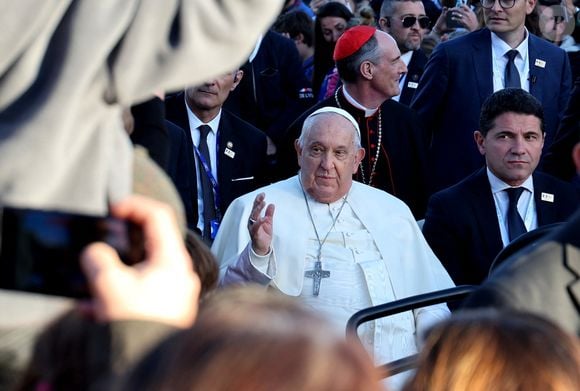 Le prince s'est rendu en Corse pour la visite du pape François

Le pape François célèbre une messe exceptionnelle au théâtre de verdure du Casone, place d'Austerlitz, à Ajaccio (Corse)  le 15 décembre 2024. © Dominique Jacovides / Bestimage
Pope Francis celebrates a special mass at the Théâtre de Verdure du Casone, Place d'Austerlitz, in Ajaccio on 15 December 2024. © Dominique Jacovides/Bestimage