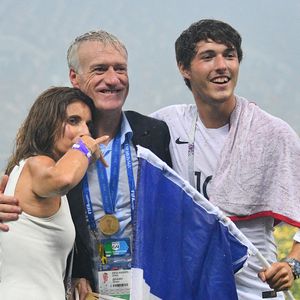 Dylan Deschamps a partagé quelques mots touchants

Le sélectionneur français Didier Deschamps célèbre sa victoire avec son fils Dylan et son épouse Claude après la victoire 4-2 de la France face à la Croatie en finale de la Coupe du monde de football 2018, au stade des Luzhniki à Moscou, en Russie, le 15 juillet 2018. Photo de Christian Liewig/ABACAPRESS.COM