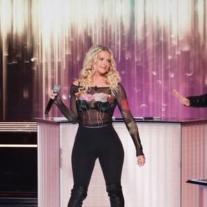 Exclusif - Kelly Vedovelli, Cyril Hanouna, sur le plateau de l’émission « TPMP » présentée par C.Hanouna et diffusée en direct sur C8, Paris, France, le 24 fevrier 2025. © Jack Tribeca / Bestimage