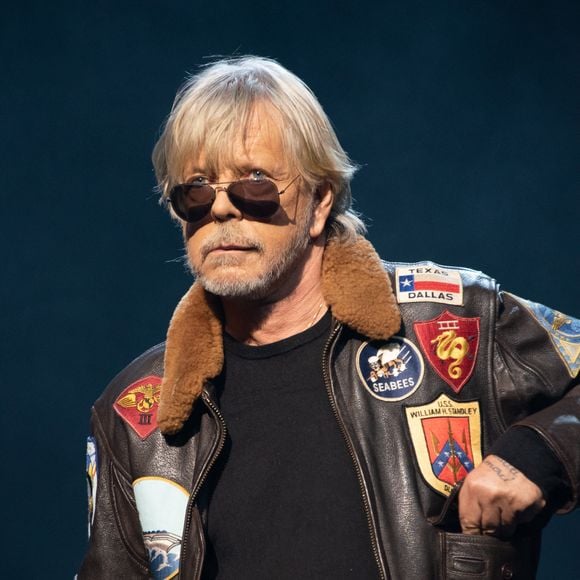 Il pense particulièrement à Renaud qui, à 73 ans, n’a que récemment réussi à mettre fin à ses addictions. “Je ne peux pas penser qu’un jour Renaud s’en aille”, a confié Hugues Aufray, préférant se concentrer sur l’espoir.

Le chanteur Renaud laureat du Prix Special de la Sacem lors du Grand Prix Sacem 2018, Salle Pleyel le 10 décembre 2018, Paris, France. Photo par Mireille Ampilhac/ABACAPRESS.COM