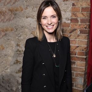 Depuis plus de dix ans, elle s’entraîne plusieurs fois par semaine en salle, accompagnée d’un coach personnel, un choix qui reste toutefois coûteux et inaccessible pour beaucoup. 

Isabelle Ithurburu - Soirée du Secours Populaire au musée des arts Forains à Paris le 4 décembre 2023. © Denis Guignebourg/Bestimage