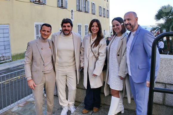 Christophe Mondoloni, Patrick Fiori, Francine Massiani, Alizée, Jean-Charles Papi - Le pape François à son arrivée sur le parvis de la cathédrale Saint-Marie-Majeure à Ajaccio, à l'occasion de sa visite d'une journée en Corse le 15 décembre 2024

© Gérard Pierlovisi / Bestimage