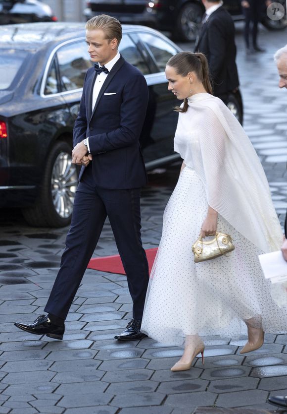 La princesse Ingrid Alexandra de Norvège et son demi frère Marius Borg Høiby - La princesse Ingrid Alexandra de Norvège fête ses 18 ans lors d'un dîner de gala offert par le gouvernement à la bibliothèque nationale de Oslo le 16 juin 2022.
